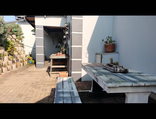 5 BEDROOM HOUSE FOR SALE IN FRAAIUITSIG